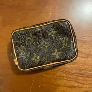 Authentic Louis Vuitton Wapity Pouch